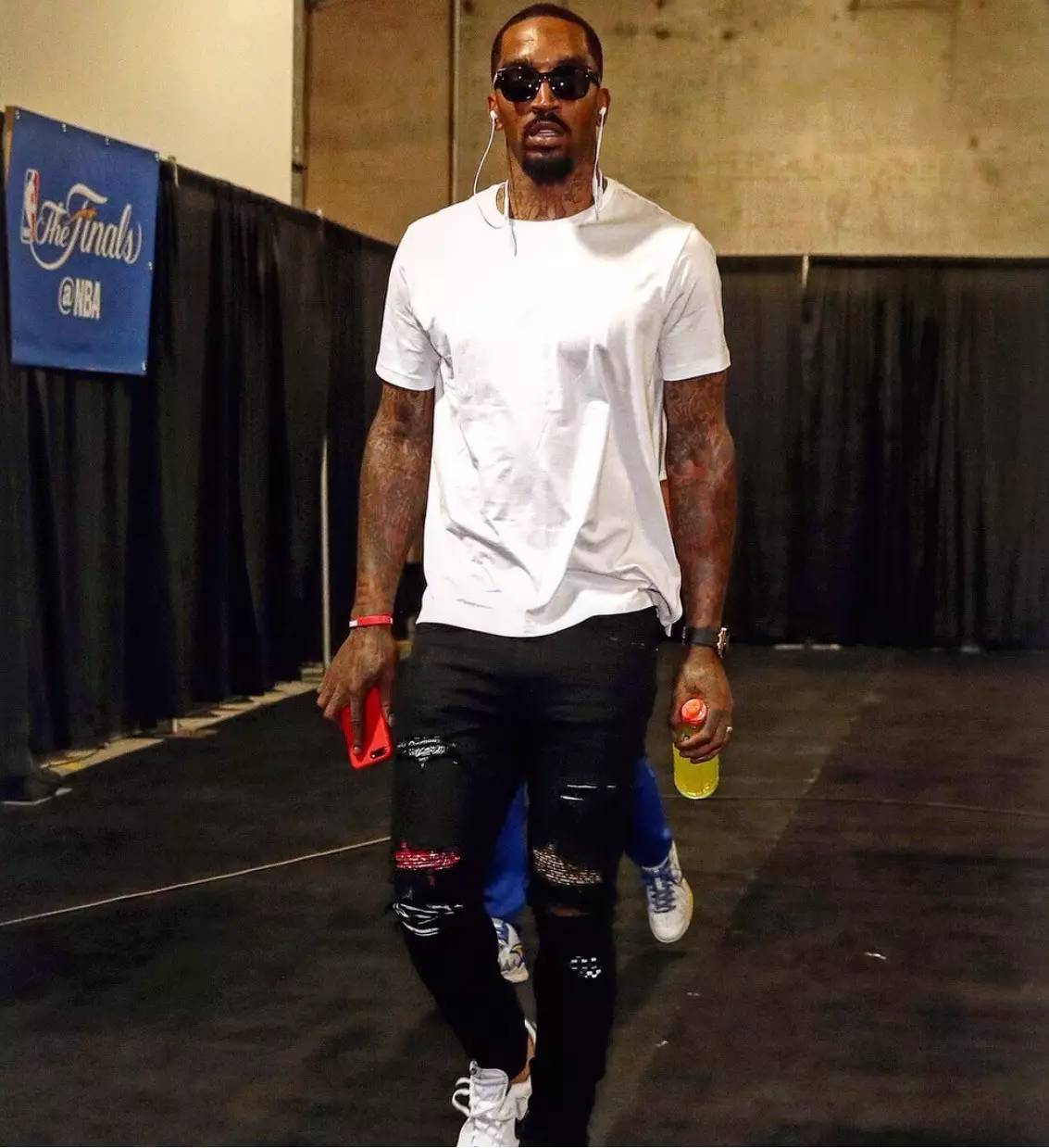 6.7 万球迷观战中澳之战，国足需要勇敢去战斗