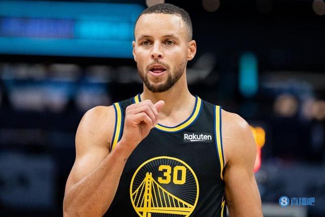 纽约洋基在 2012 年退役了队长波萨达与中外野手威廉斯的球衣号码