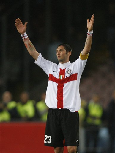 大谷翔平宣布将向日本全国 2 万所小学捐赠 6 万只手套，推广棒球运动