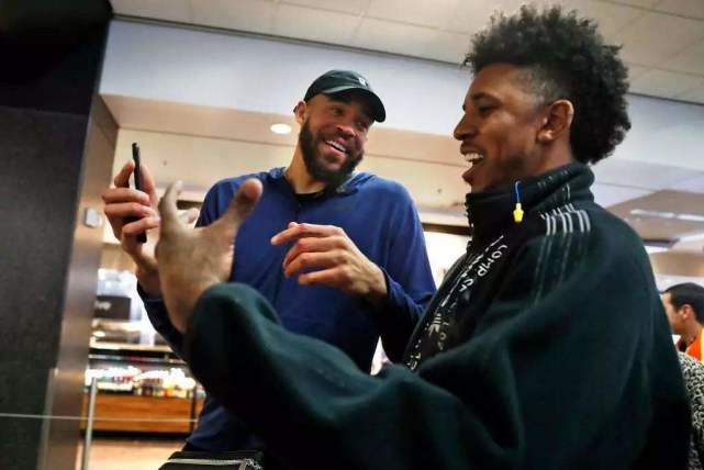 每体：巴萨希望与什琴斯尼续约1年，球员本赛季会继续担任主力