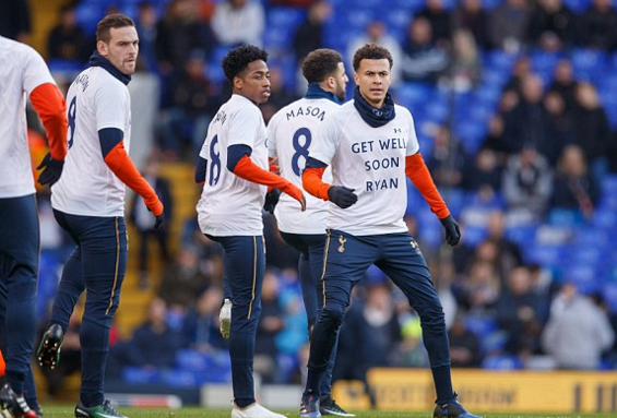 比赛结束后球员激动落泪